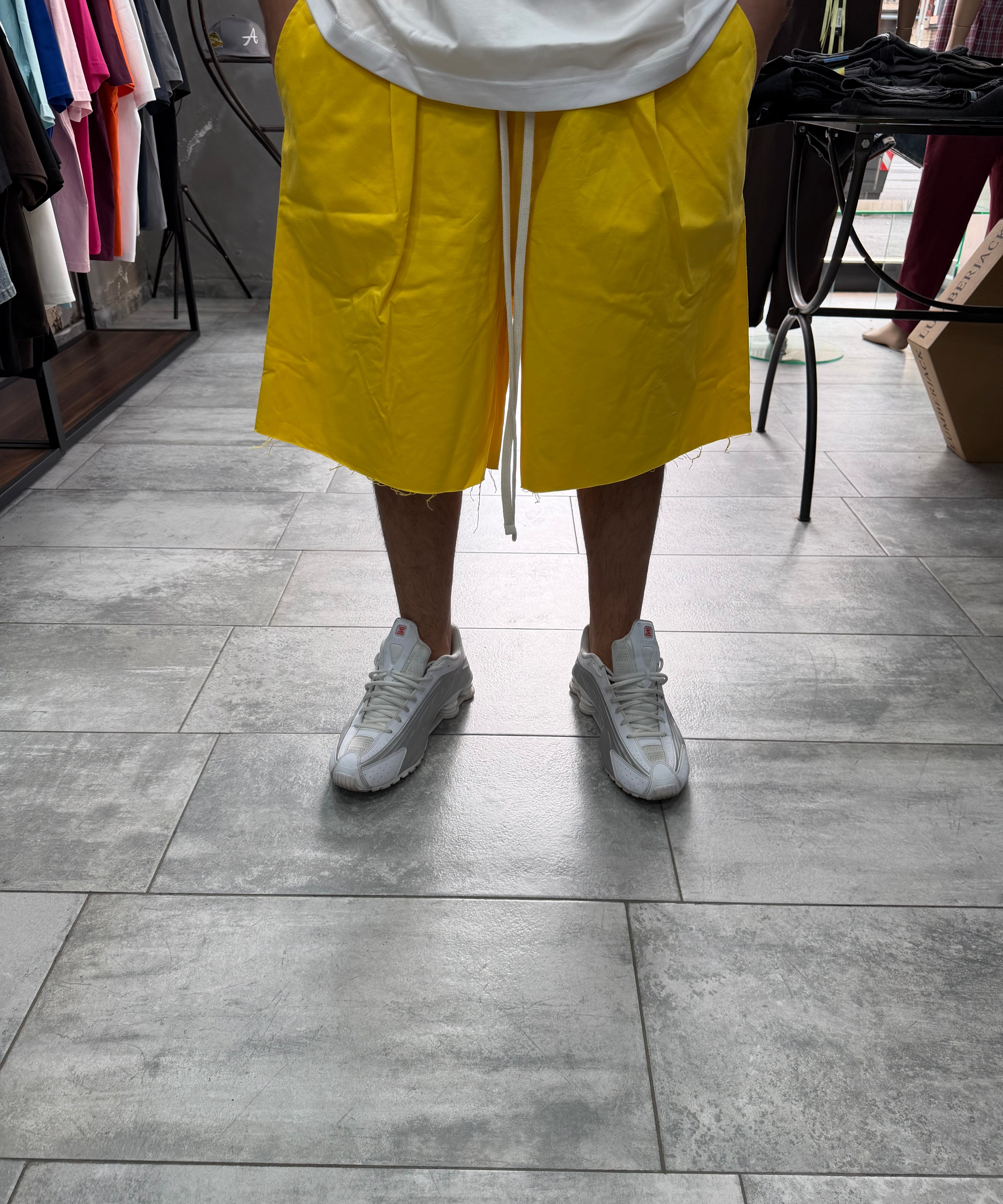 PANTALONCINO OVER-SIZE IN COTONE RIGIDO TAGLIO VIVO