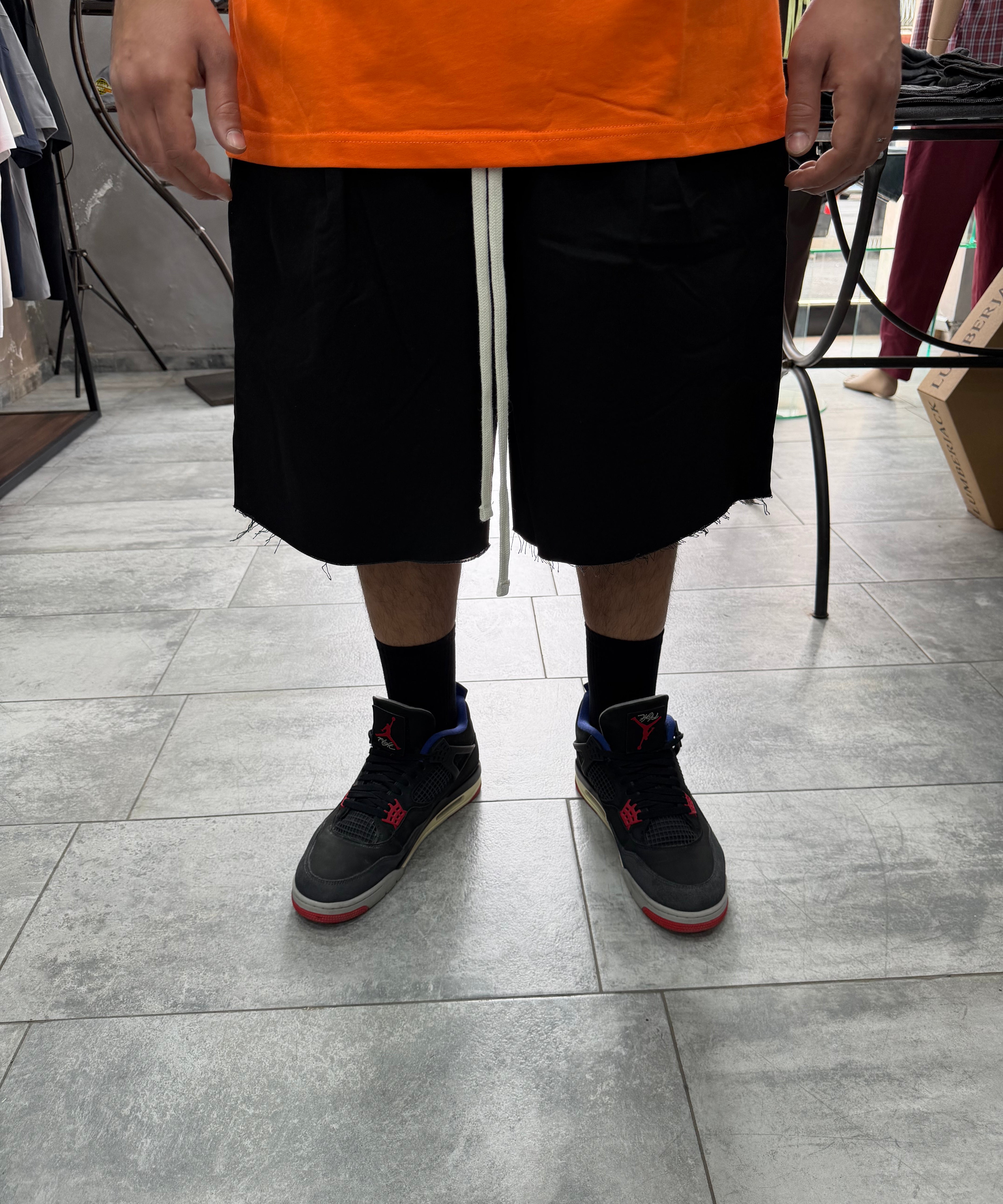 PANTALONCINO OVER-SIZE IN COTONE RIGIDO TAGLIO VIVO